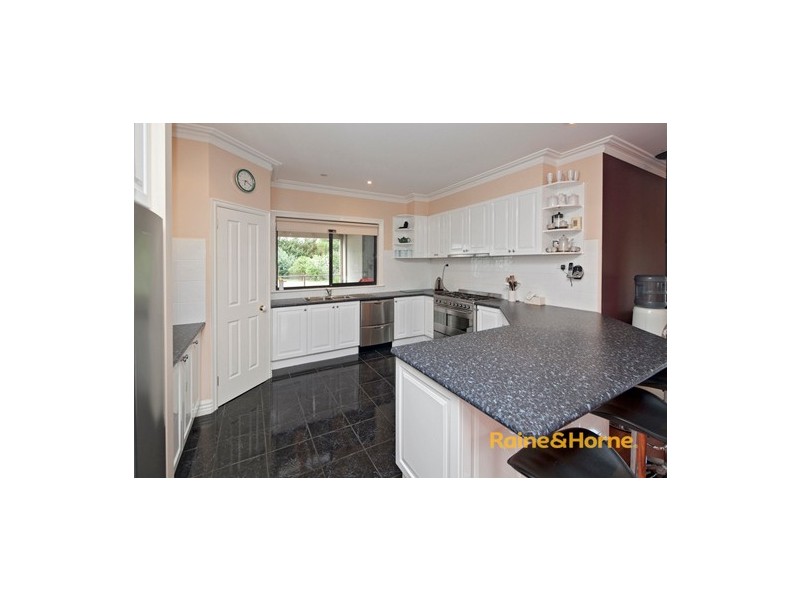 5 Delhuntly Rise, Narre Warren South VIC 3805