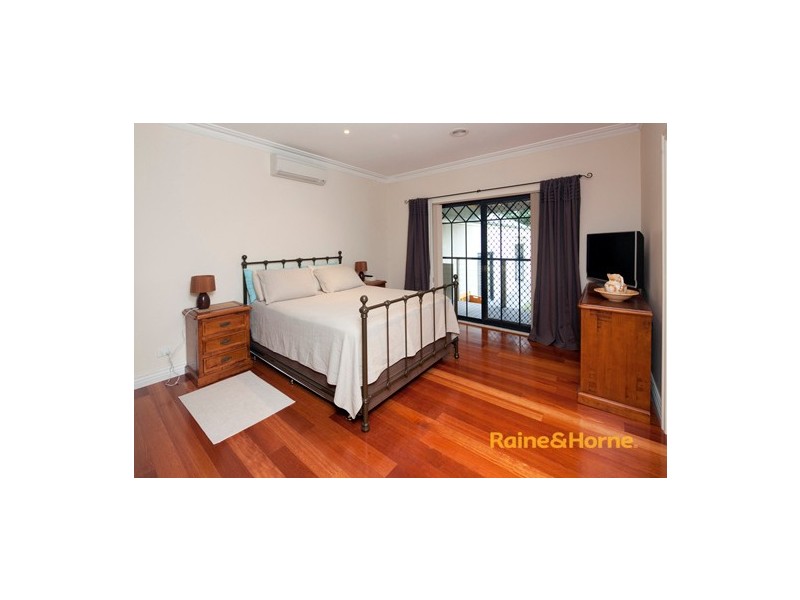 5 Delhuntly Rise, Narre Warren South VIC 3805