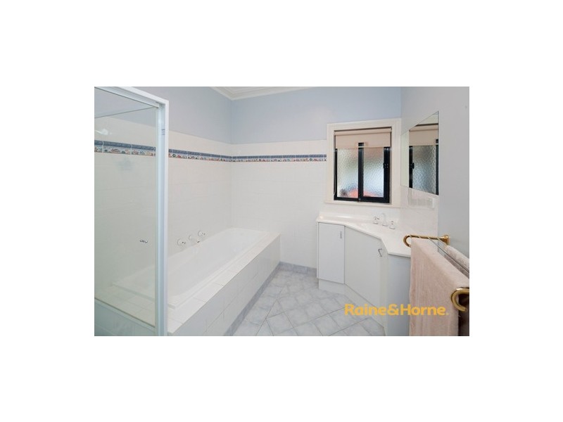 5 Delhuntly Rise, Narre Warren South VIC 3805