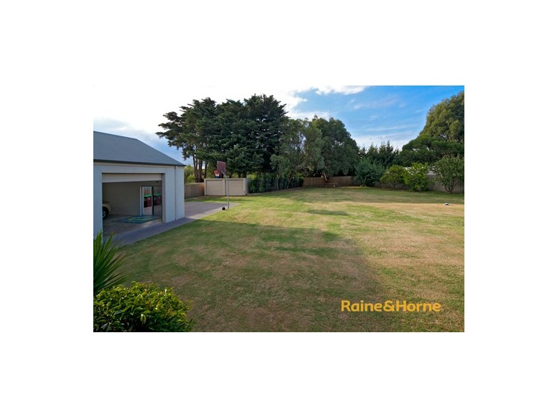 5 Delhuntly Rise, Narre Warren South VIC 3805