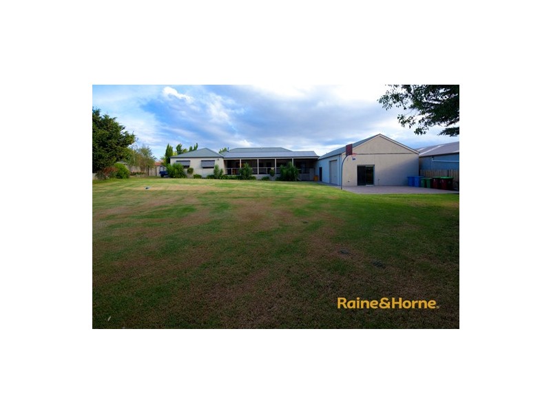 5 Delhuntly Rise, Narre Warren South VIC 3805