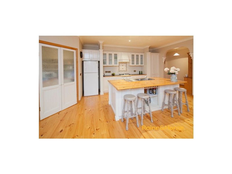 10 Peppertree Ave, Narre Warren South VIC 3805