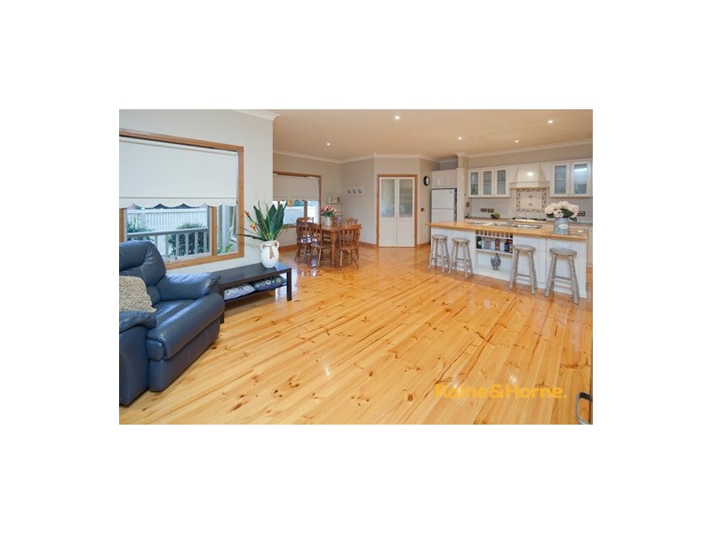 10 Peppertree Ave, Narre Warren South VIC 3805