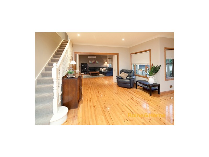 10 Peppertree Ave, Narre Warren South VIC 3805