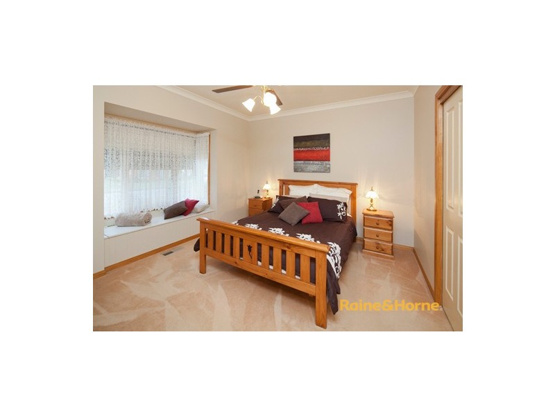 10 Peppertree Ave, Narre Warren South VIC 3805