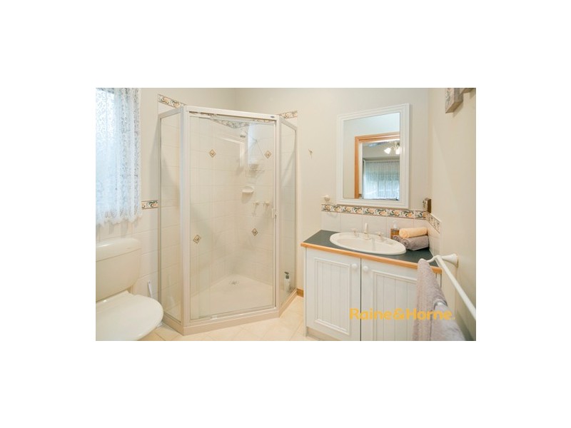 10 Peppertree Ave, Narre Warren South VIC 3805