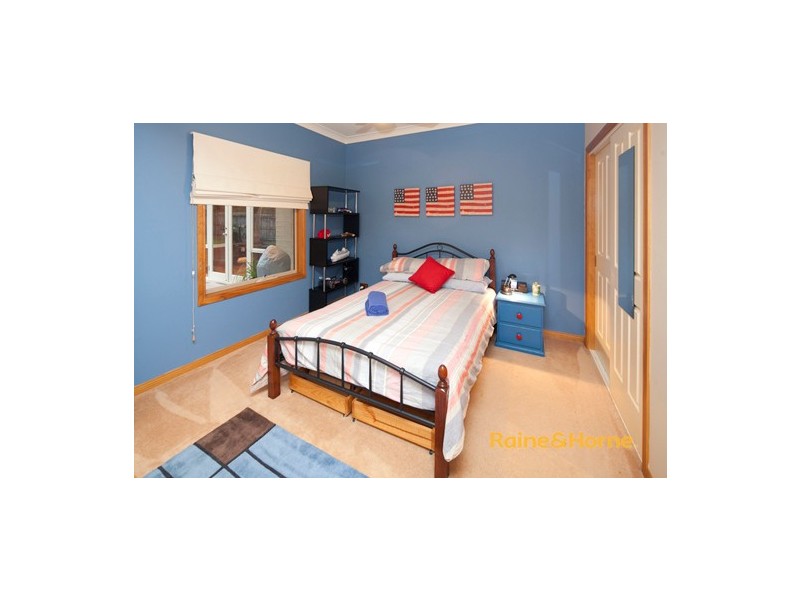 10 Peppertree Ave, Narre Warren South VIC 3805