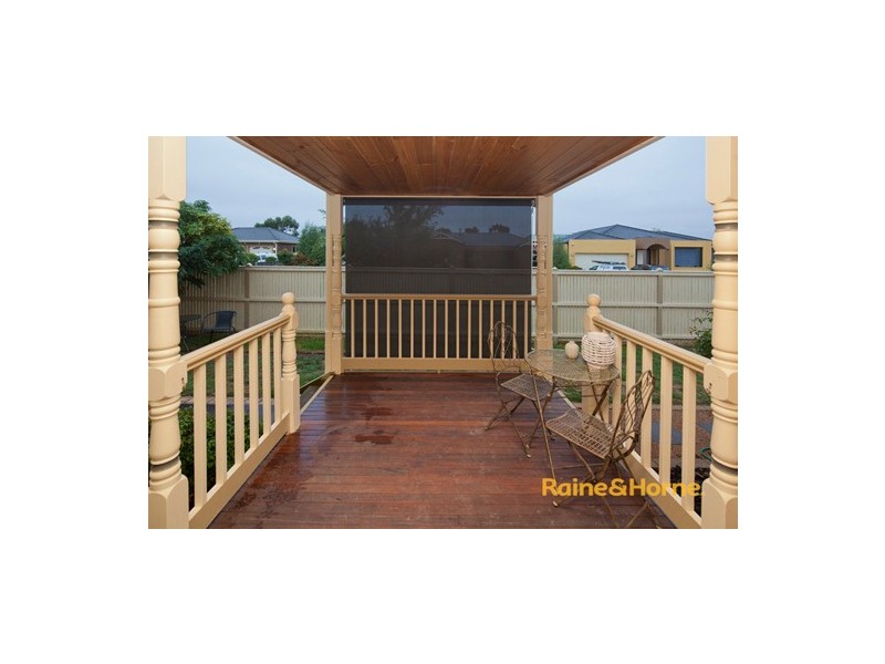 10 Peppertree Ave, Narre Warren South VIC 3805