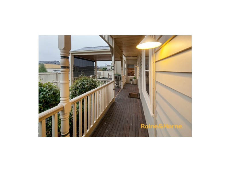 10 Peppertree Ave, Narre Warren South VIC 3805