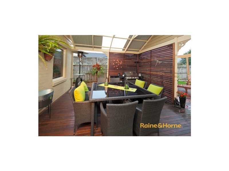 10 Peppertree Ave, Narre Warren South VIC 3805