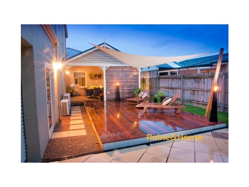 10 Peppertree Ave, Narre Warren South VIC 3805