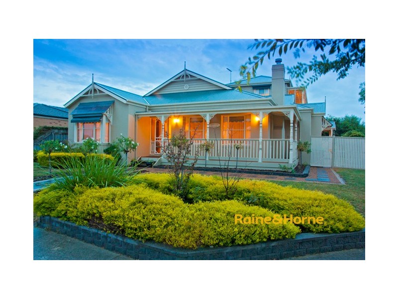 10 Peppertree Ave, Narre Warren South VIC 3805