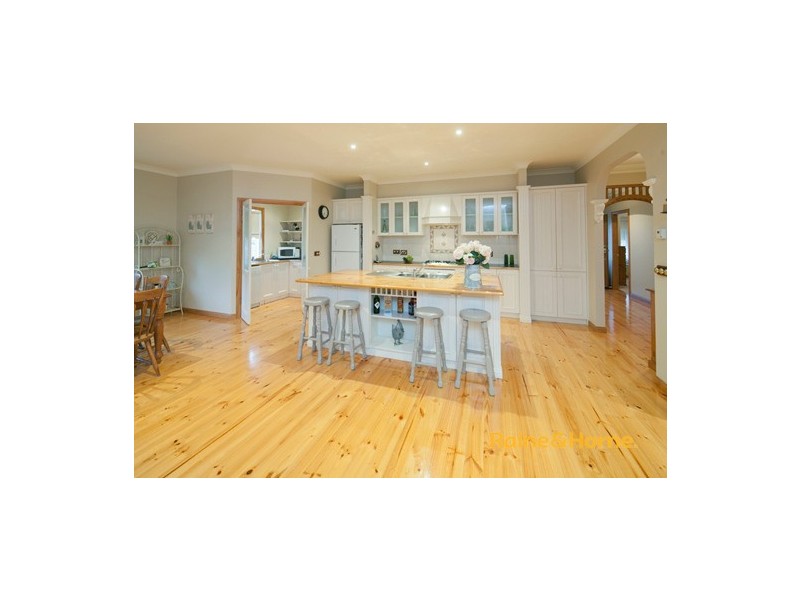 10 Peppertree Ave, Narre Warren South VIC 3805