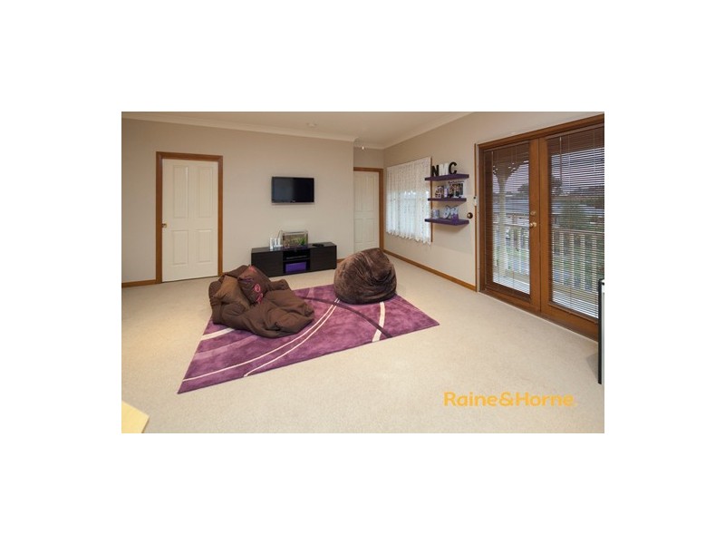 10 Peppertree Ave, Narre Warren South VIC 3805