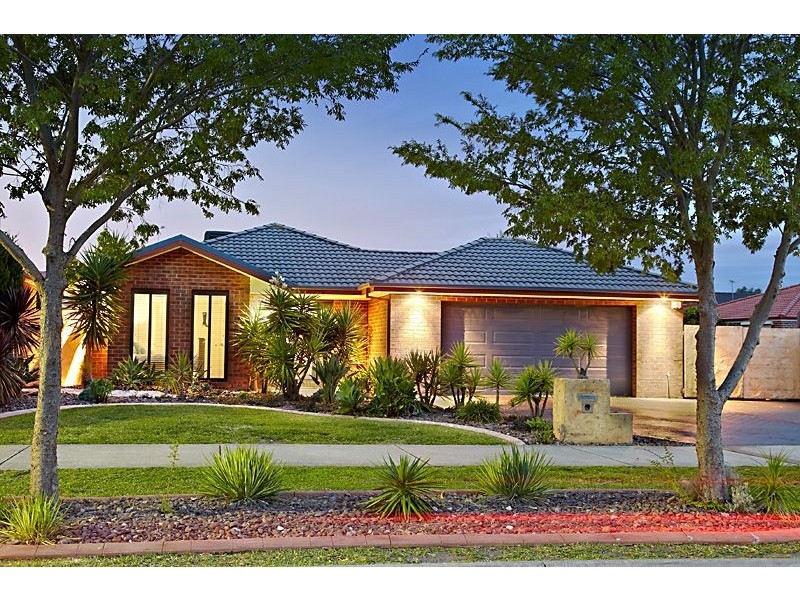 74 Robinswood Parade, Narre Warren South VIC 3805