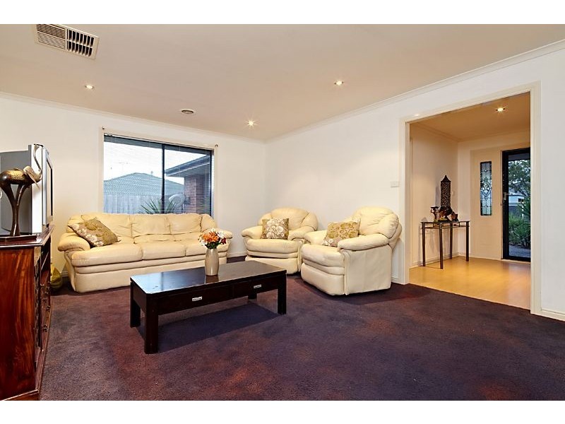 74 Robinswood Parade, Narre Warren South VIC 3805