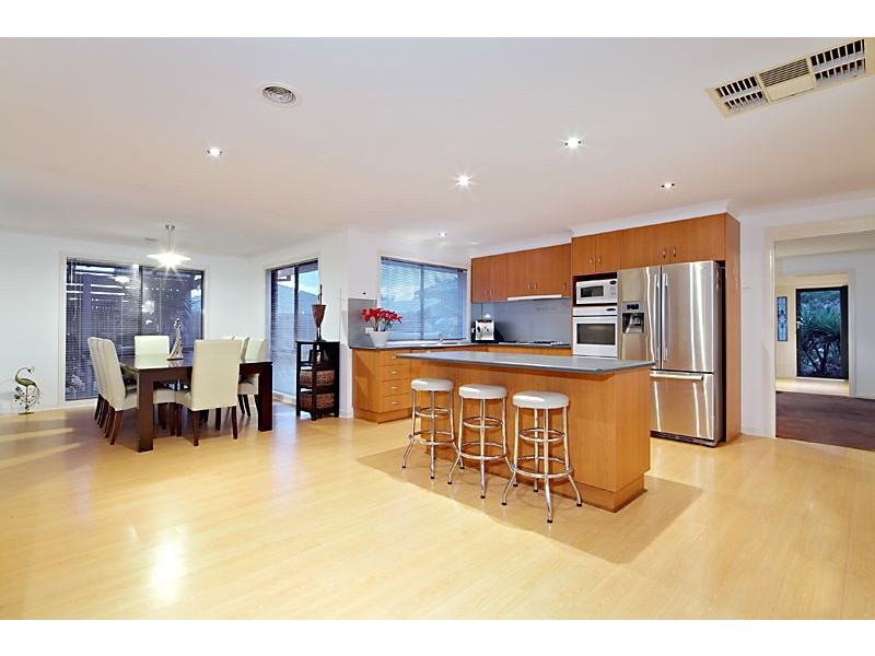 74 Robinswood Parade, Narre Warren South VIC 3805