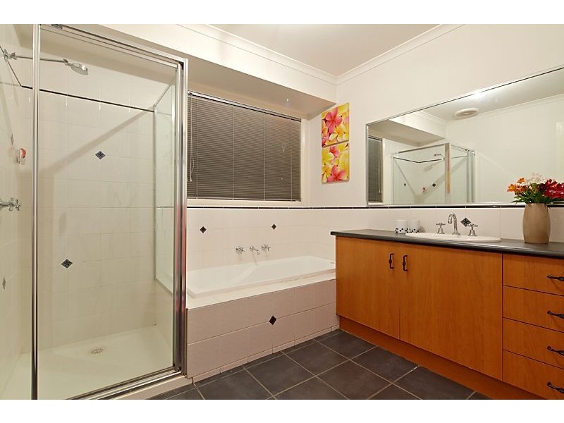 74 Robinswood Parade, Narre Warren South VIC 3805