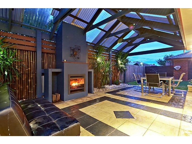 74 Robinswood Parade, Narre Warren South VIC 3805