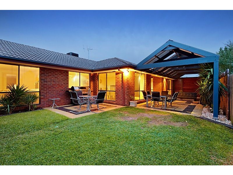 74 Robinswood Parade, Narre Warren South VIC 3805