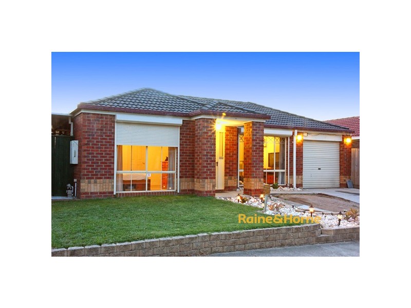 13 Chatswood, Narre Warren South VIC 3805