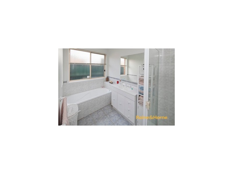 13 Chatswood, Narre Warren South VIC 3805