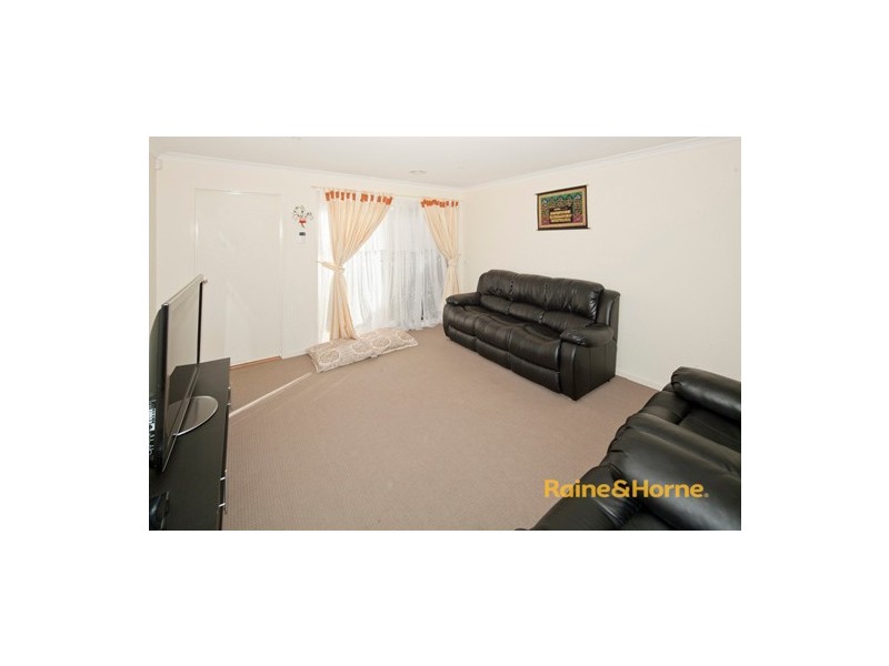 18 Violet Way, Cranbourne VIC 3977
