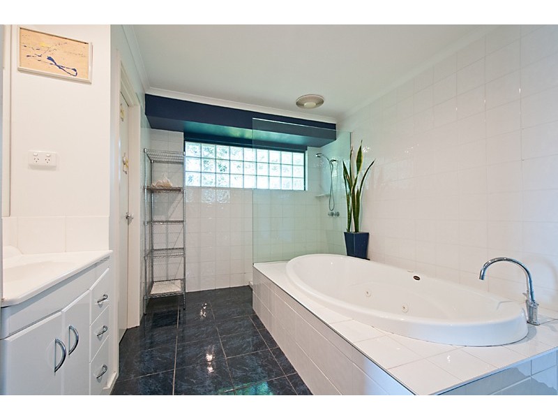 6 Mercy Crt, Narre Warren South VIC 3805