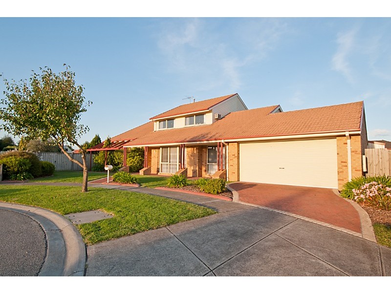 9 Jenny Court, Cranbourne North VIC 3977