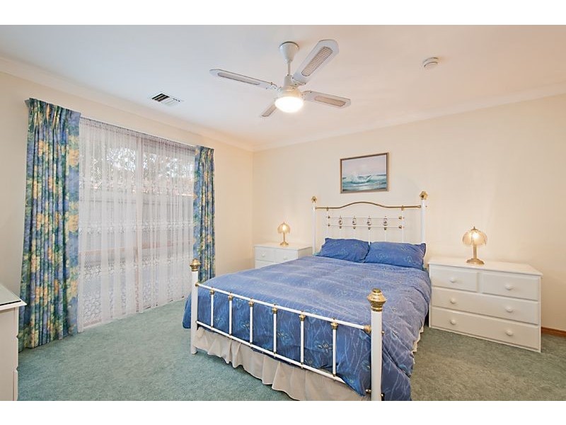 9 Jenny Court, Cranbourne North VIC 3977