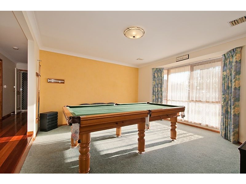 9 Jenny Court, Cranbourne North VIC 3977