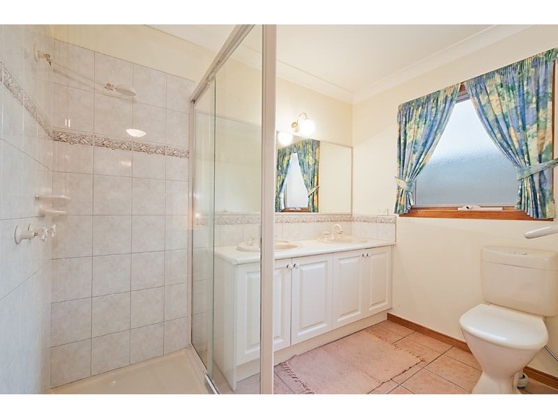 9 Jenny Court, Cranbourne North VIC 3977