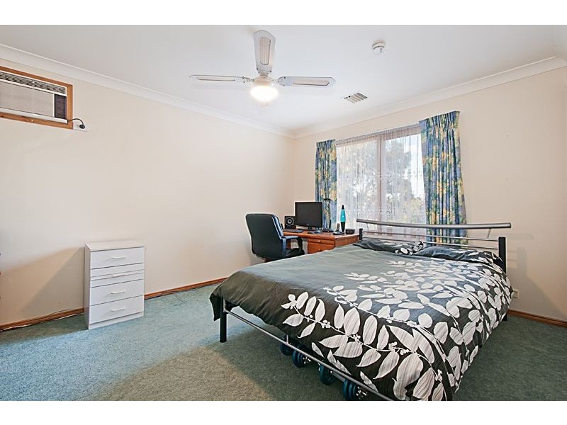 9 Jenny Court, Cranbourne North VIC 3977