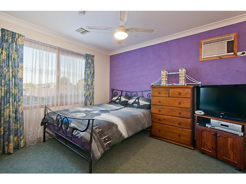 9 Jenny Court, Cranbourne North VIC 3977