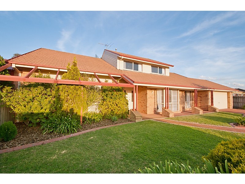 9 Jenny Court, Cranbourne North VIC 3977