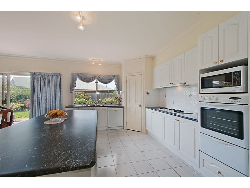 2 Moonbeam Close, Narre Warren South VIC 3805