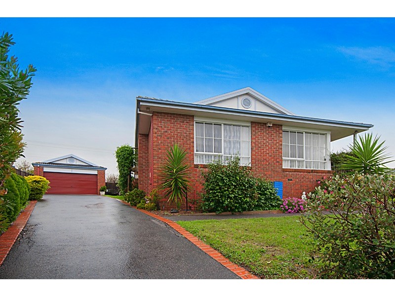 19 Dewdrop Place, Narre Warren South VIC 3805