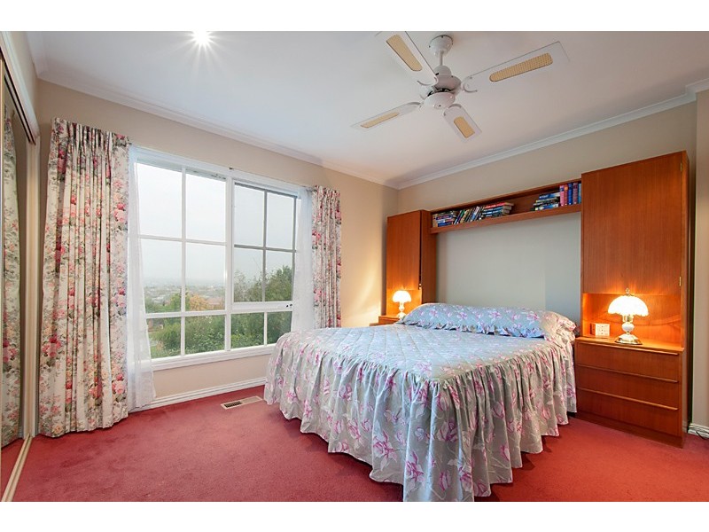 19 Dewdrop Place, Narre Warren South VIC 3805