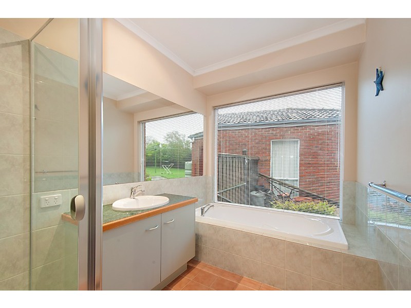 19 Dewdrop Place, Narre Warren South VIC 3805