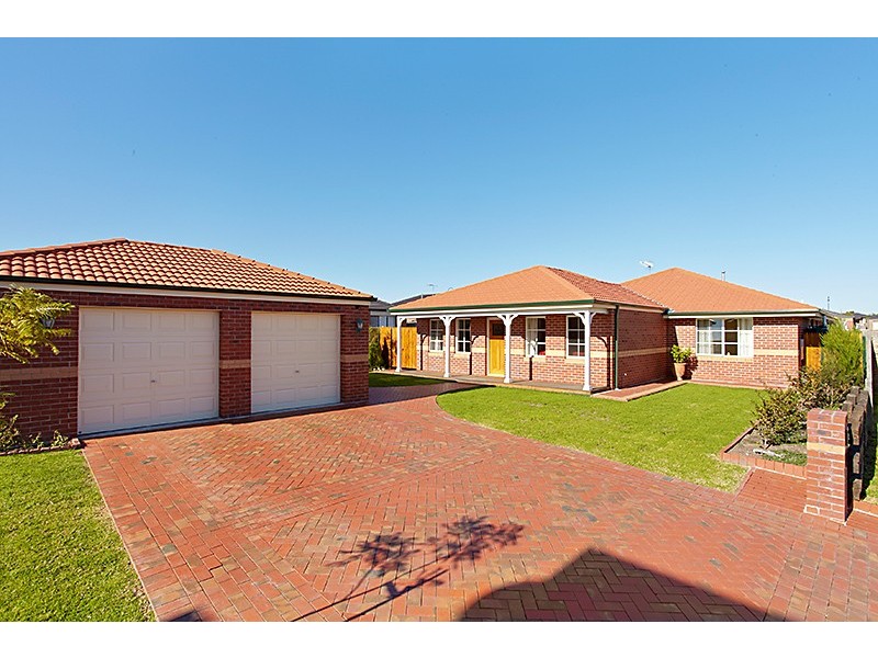 5 Middlesex Court, Cranbourne North VIC 3977