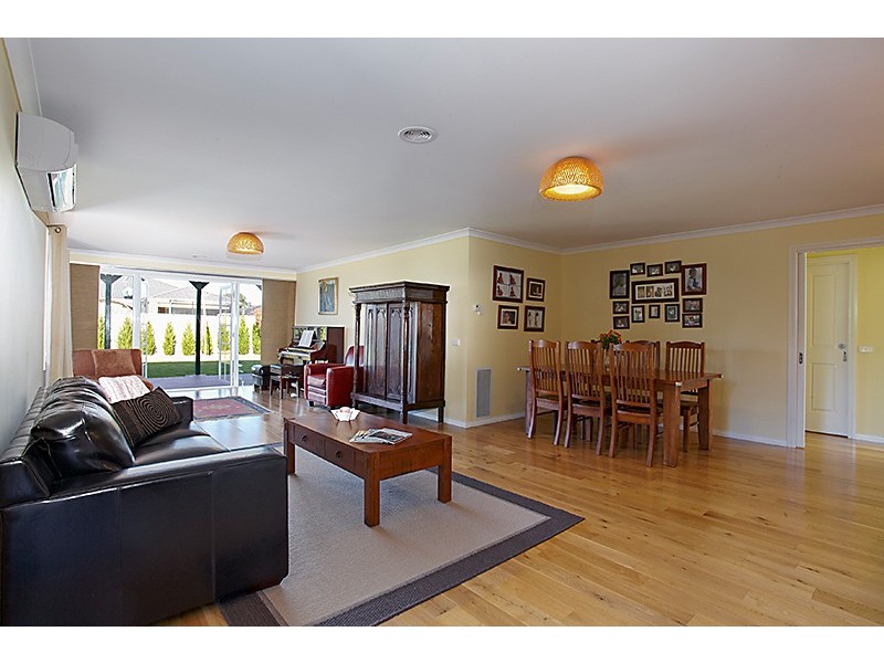 5 Middlesex Court, Cranbourne North VIC 3977