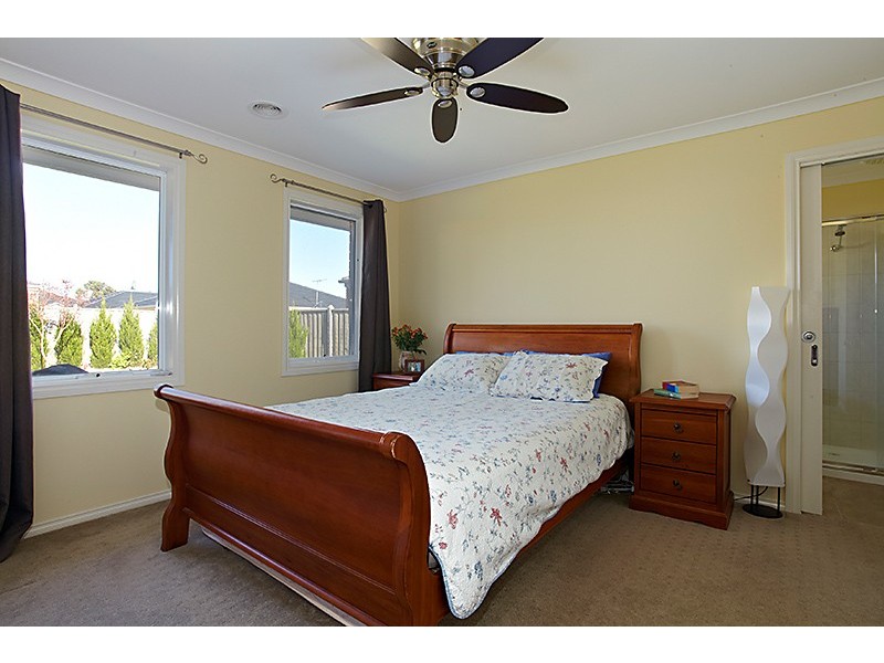 5 Middlesex Court, Cranbourne North VIC 3977