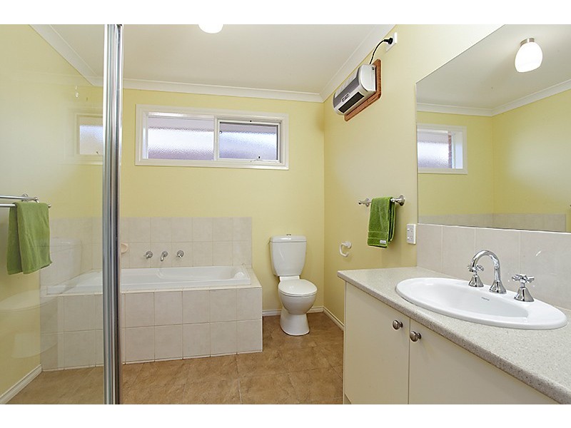 5 Middlesex Court, Cranbourne North VIC 3977