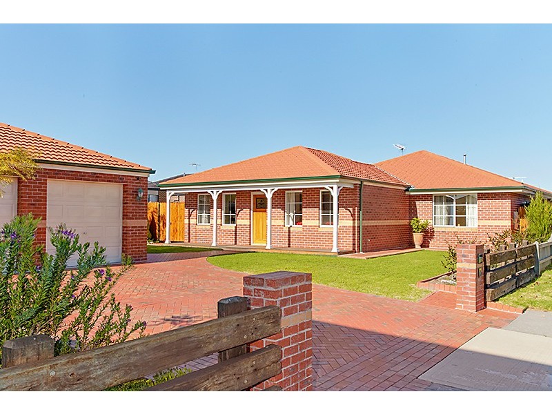 5 Middlesex Court, Cranbourne North VIC 3977