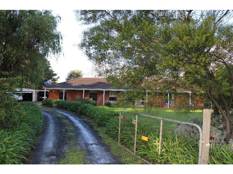 10 Mayfield rd, Cranbourne East VIC 3977