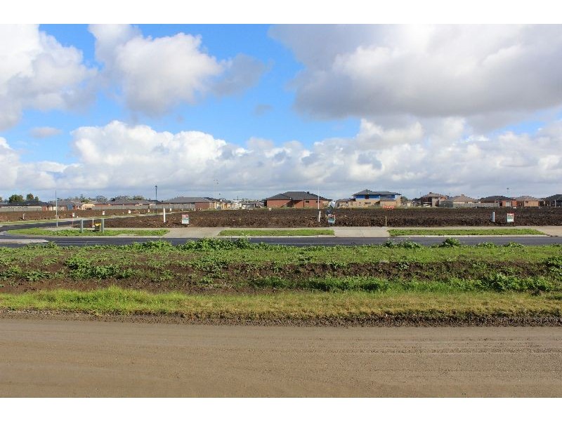 10 Mayfield rd, Cranbourne East VIC 3977