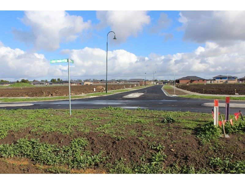 10 Mayfield rd, Cranbourne East VIC 3977