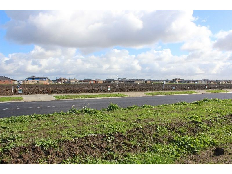 10 Mayfield rd, Cranbourne East VIC 3977