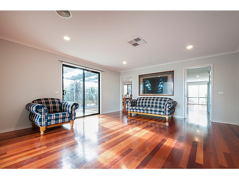 1 Tuileries Rise, Narre Warren South VIC 3805