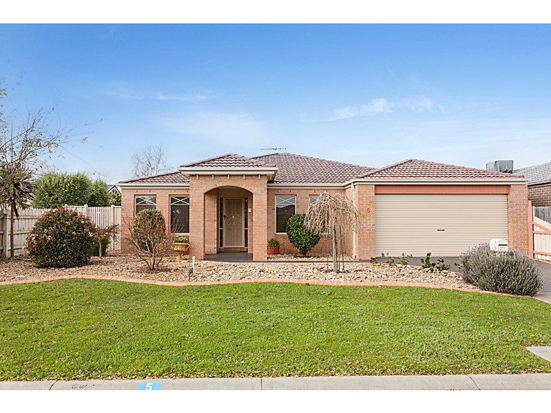 5 Ernest Crescent, Narre Warren South VIC 3805
